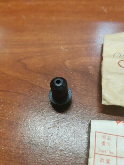 NOS Honda CB250TI CB400 CX500 GL400 GL500 FUEL TANK LID PIN 17517-413-000 H97