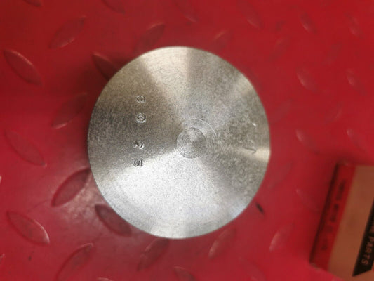 NOS Yamaha RT1 RT1B RT1MX RT1M PISTON 1 O/S 0.25 275-11635-00-00 Y34
