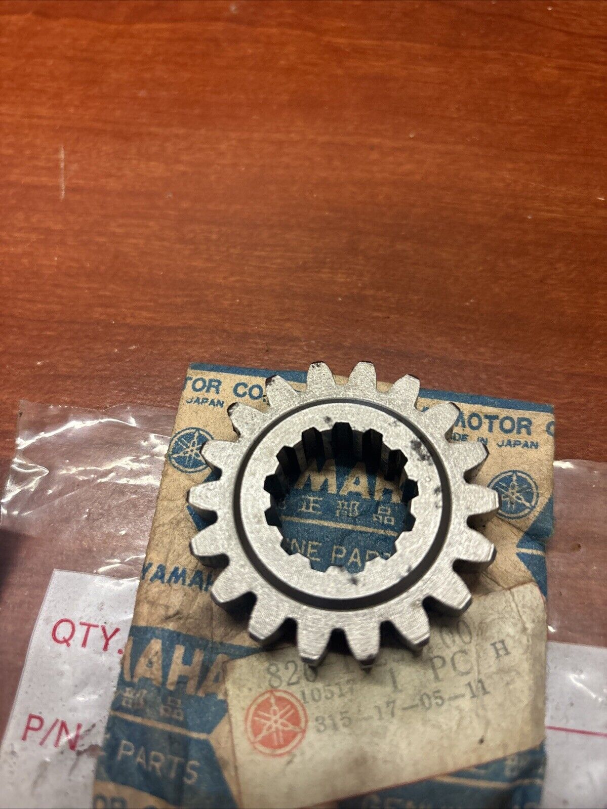 NOS Yamaha EW433 EW643 SW433 GEAR 18T 826-17221-00-00 Y177