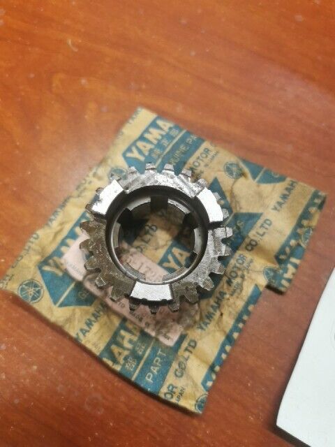NOS Yamaha DT2MX MX250 MX360 RT2 RT3 5TH WHEEL GEAR 275-17251-10-00 Y141