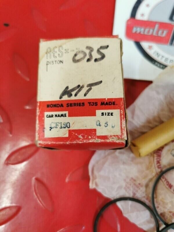 NOS HONDA S65  PISTON OS 0.50 KIT  MISSING CIRCLIP  13103-035-010 H40