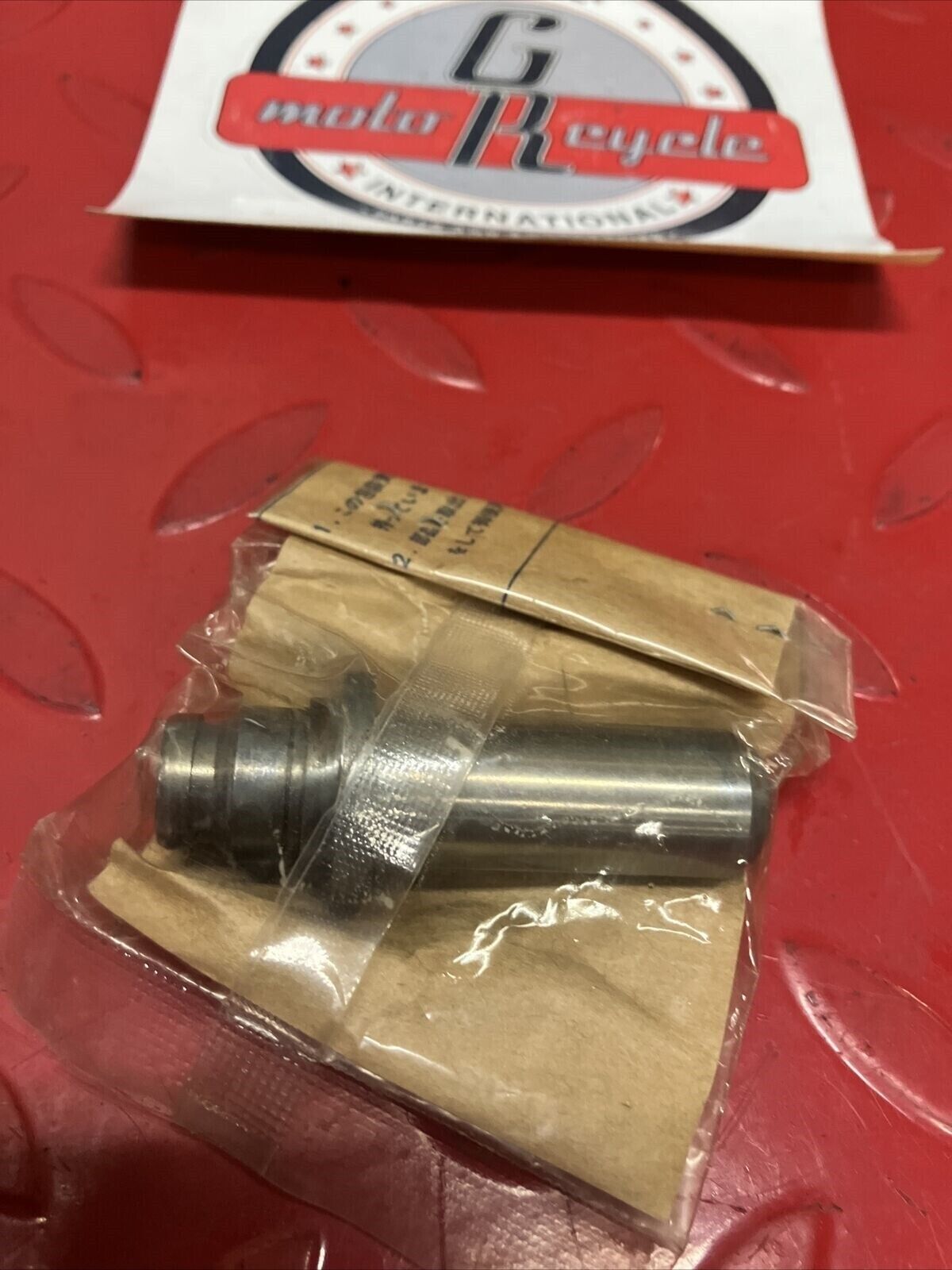 NOS YAMAHA EXHAUST VALVE GUIDE 341-11134-11-00 Y63