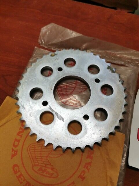 NOS Honda CB93 CB125 CB160 CL160 REAR DRIVEN SPROCKET (42T) 41201-216-000 H98