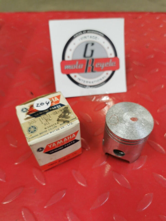 NOS YAMAHA LT2   LT3  PISTON STD   305-11631-01-97 Y50