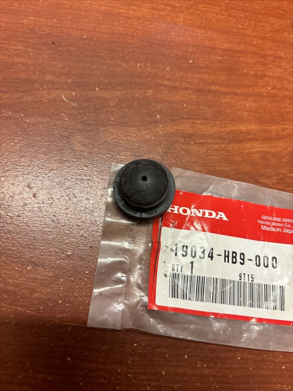 NEW NOS Honda 1986-1989 TRX250R FRONT FENDER SETTING GROMMET 19034-HB9-000 H144