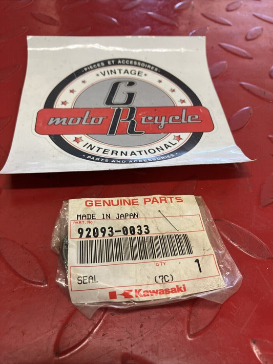 NOS KAWASAKI SEAL 92093-0033 K11