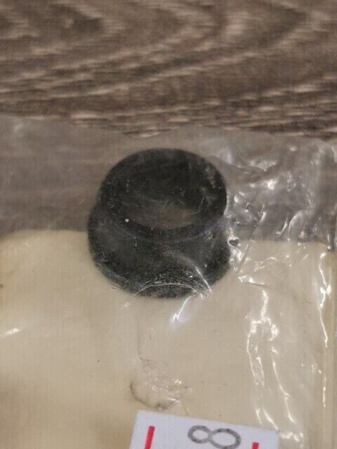 NOS YAMAHA YFM66FGHX YFM700RSEM YFM7FGBGR COLLAR  1NV-2625K-00-00 Y106