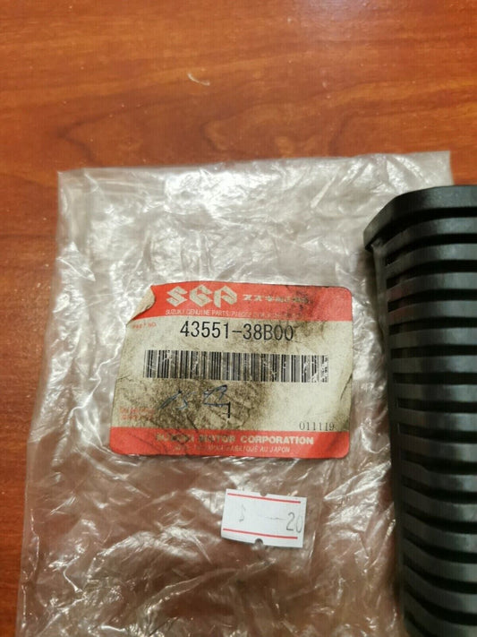 NOS SUZUKI VS1400 VS800 VZ800 VS700 VS750 FRONT FOOTREST RUBBER 43551-38B00 S30