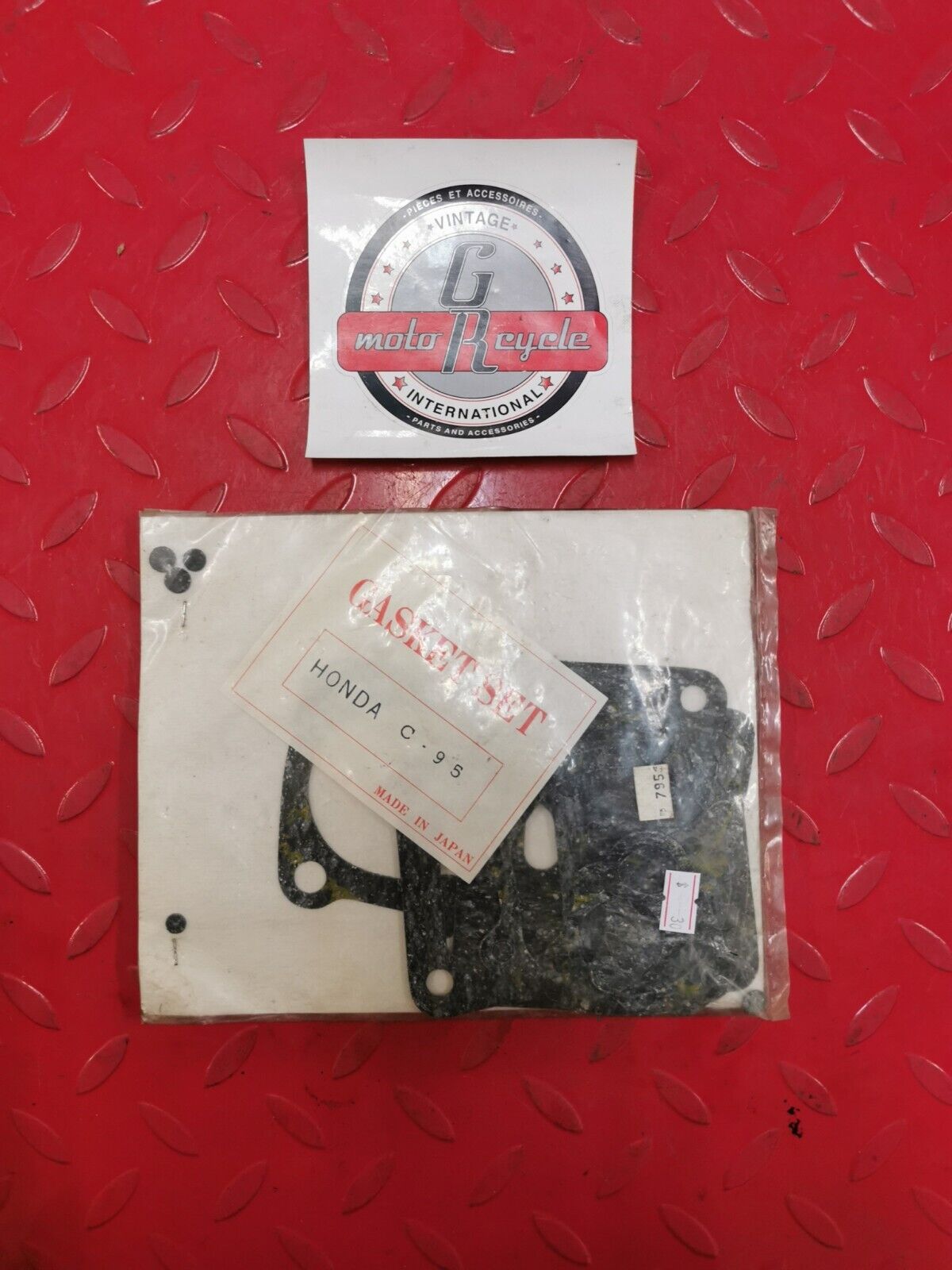 NOS Honda C95 TOP END GASKET KIT H30