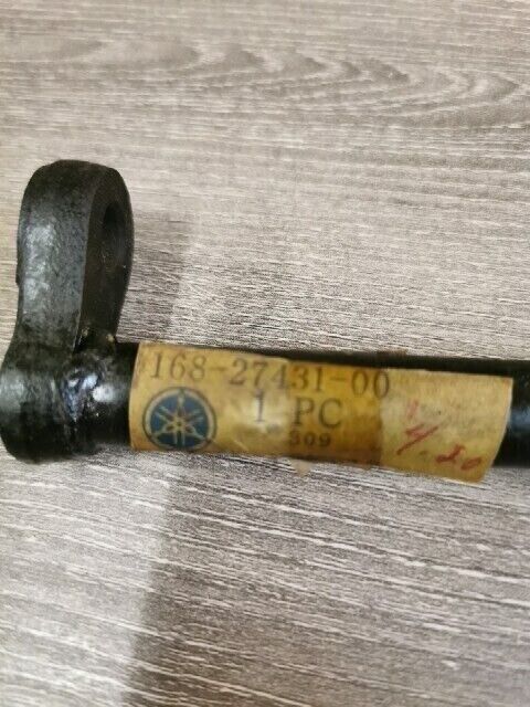 NOS YAMAHA R3 1969 FOOTREST REAR 1 168-27431-00-00 Y191