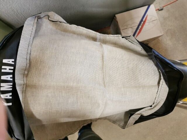 NOS YAMAHA DT125E 1978 COVER SEAT 2A6-24771-00-00 Y104