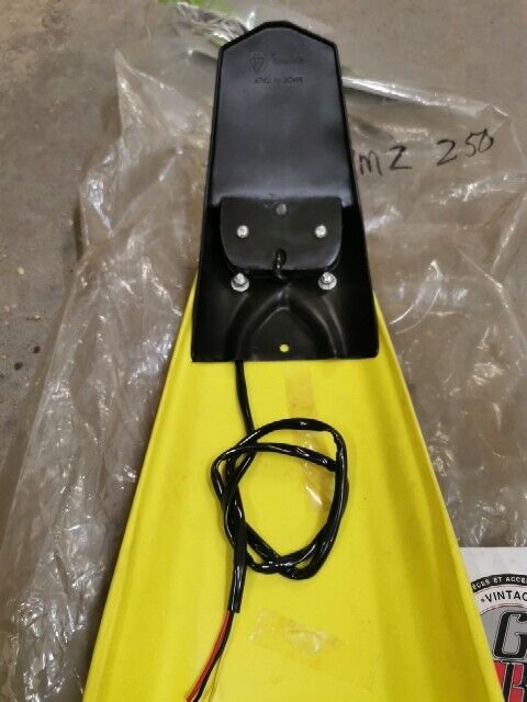 NOS UFO PLAST SUZUKI RMZ250 2004 - 2006 REAR FENDER YELLOW SU04908-102