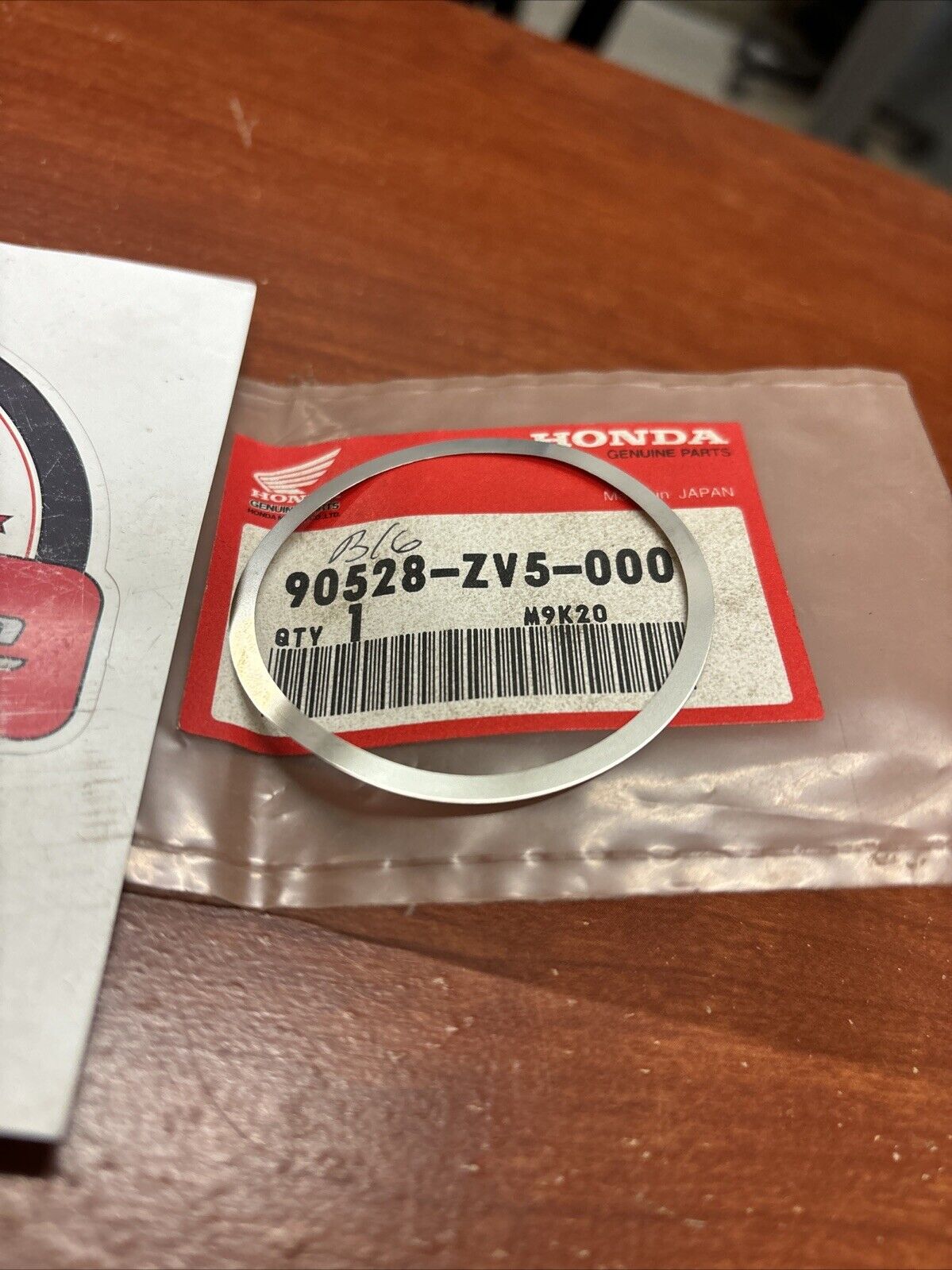 NOS Honda BF25 BF30 BF40 BF50 FRONT BEVEL SHIM A 51X57X0.10 90528-ZV5-000 H180