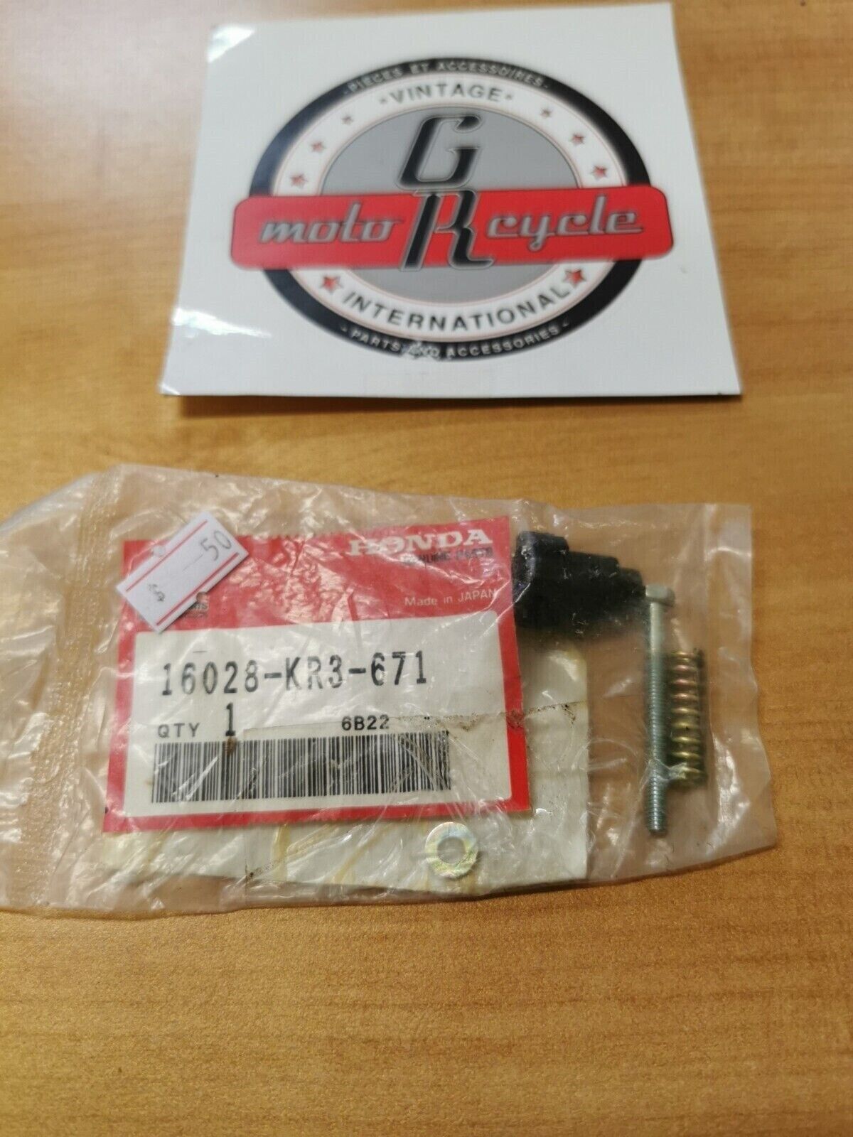 NOS HONDA  VF1100 CB500 VF750A VF700 1982 - 2005  SCREW SET  16028-KR3-671  H29