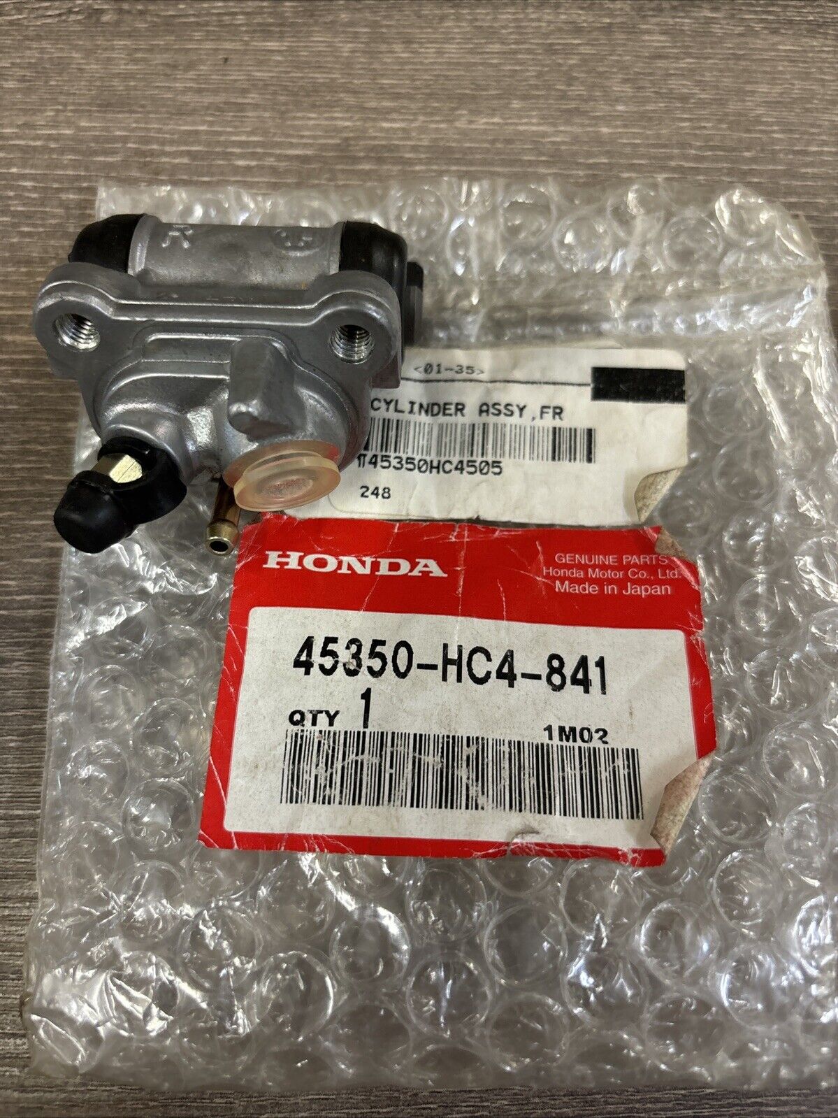 NOS Honda 1993 - 2000 TRX300 RIGHT FRONT WHEEL CYLINDER 45350-HC4-841 H120