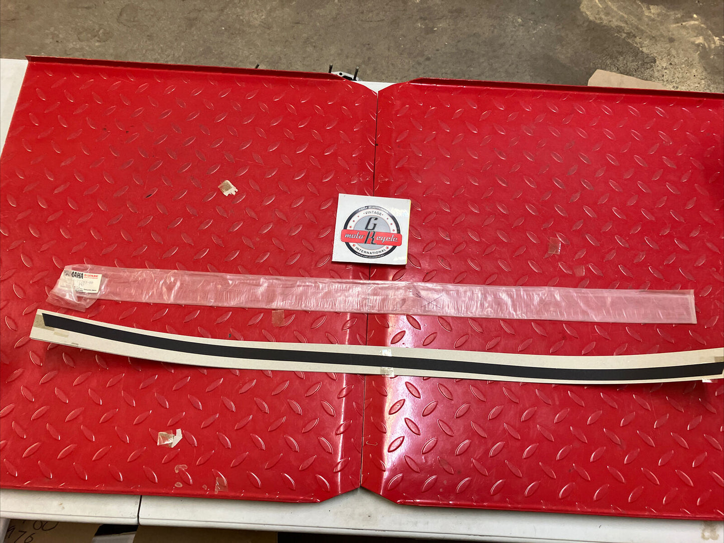 NOS Yamaha SS440 1980 1981 DECAL STRIPE 3 8K4-77283-00-00 Y36