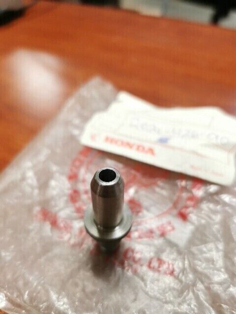 NOS Honda CB650/C/SC VALVE GUIDE SUB. 12021-426-405 SUB. 12204-KW1-405 H69