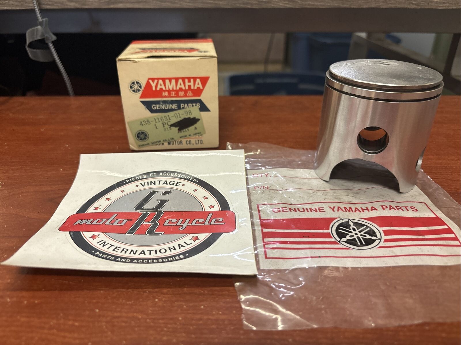 NOS Yamaha DT250 TY250 PISTON STD 0.98 438-11631-01-98 SUB 438-11631-01-96 Y175