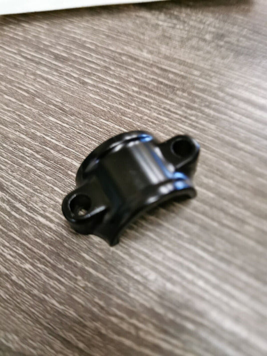NOS KAWASAKI KLF220 BAYOU 1985 - 2000 LEVER HOLDER CLAMP 92037-1621 K30