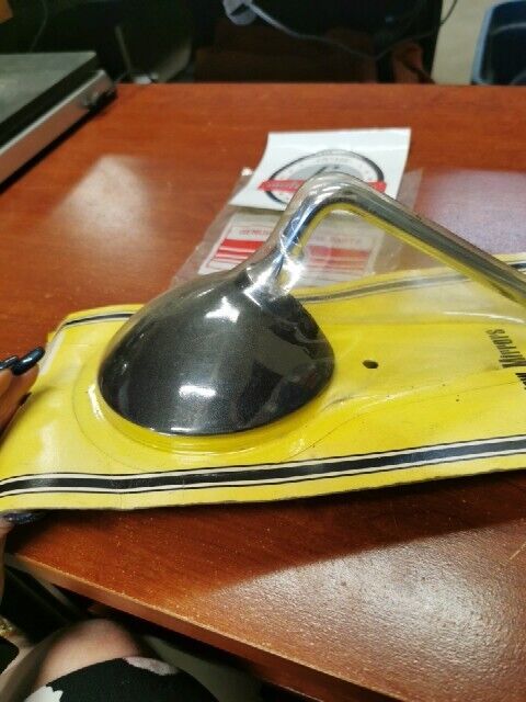 NOS Yamaha XS1100 XS400 XS750 XS250 RIGHT SIDE MIRROR 2H7-26290-00-00 Y179