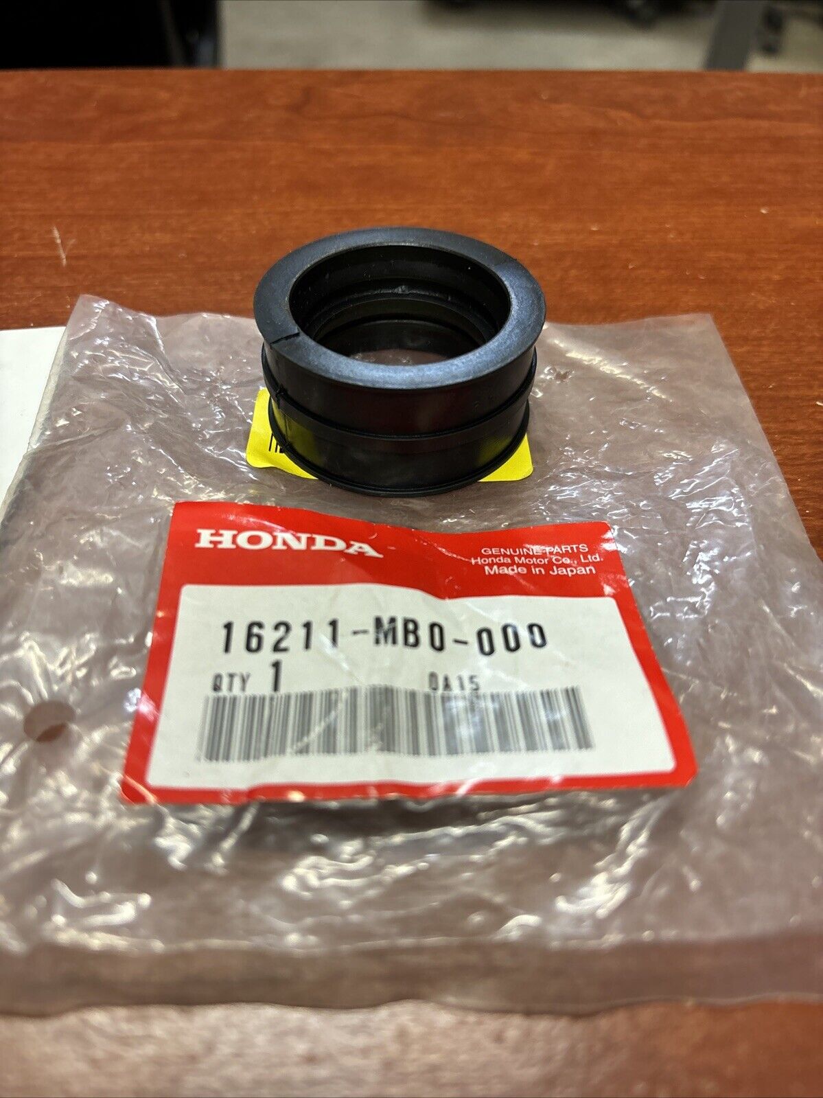 NOS Honda VF700 VF750 CARBURETOR INSULATOR 16211-MB0-000 H168