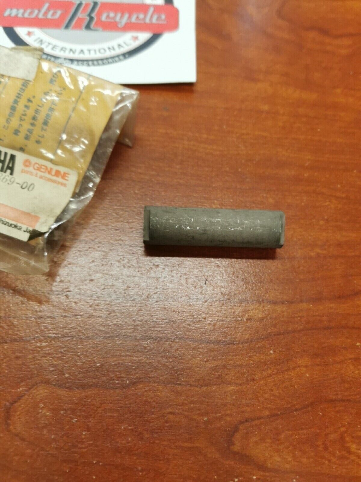 NOS Yamaha COLLAR 853-47369-00-00 Y70