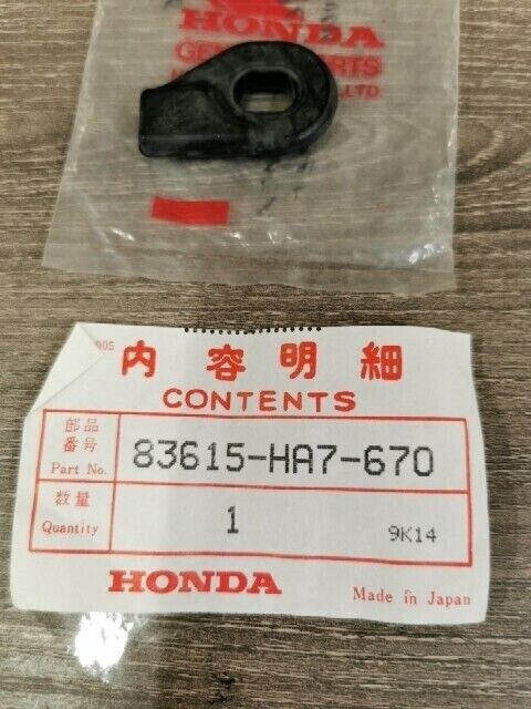 NOS HONDA ATV TRX350 TRX350D 1986 - 1991 GROMMET R SIDE COVER 83615-HA7-670 H102