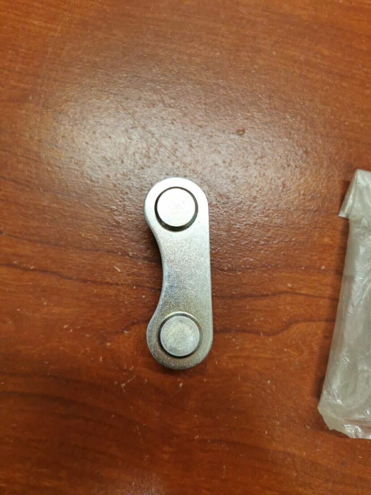 NOS Yamaha XS850 XS750 FRONT LOWER BRACKET 2 2G2-21418-00-00 Y69