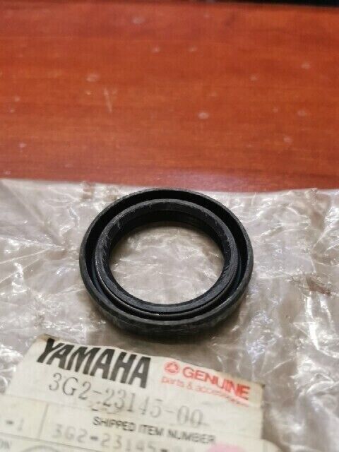 NOS Yamaha TZ250F TZ350F XJ550 OIL SEAL 3G2-23145-00-00 SUB 4G0-23145-00-00 Y142