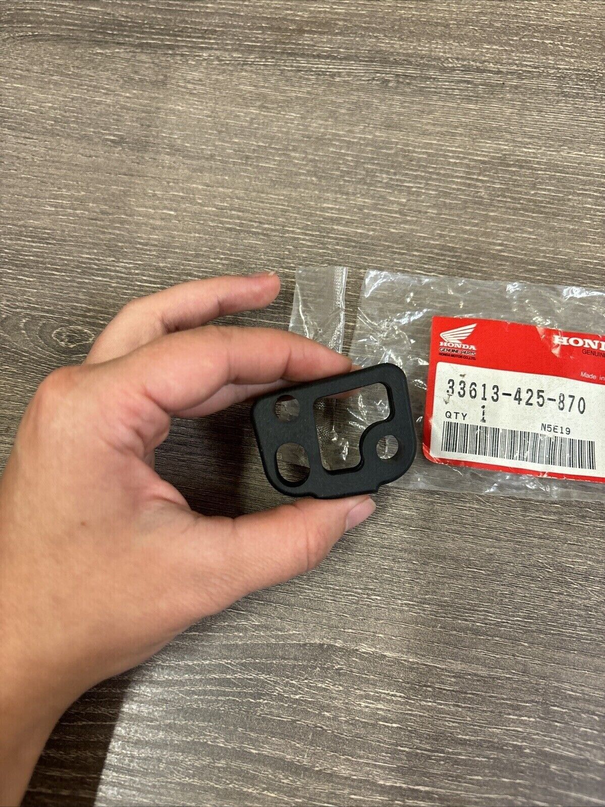 NOS Honda 1979 CB750L REAR WINKER MOUNT RUBBER 33613-425-870 H118