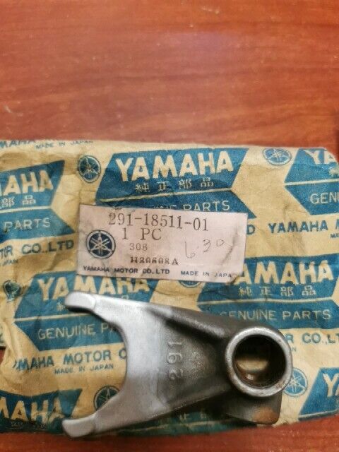 NOS Yamaha DT2 DT3 RT1 RT2 RT3 SHIFT FORK 291-18511-01-00 SUB 291-18511-00- Y116