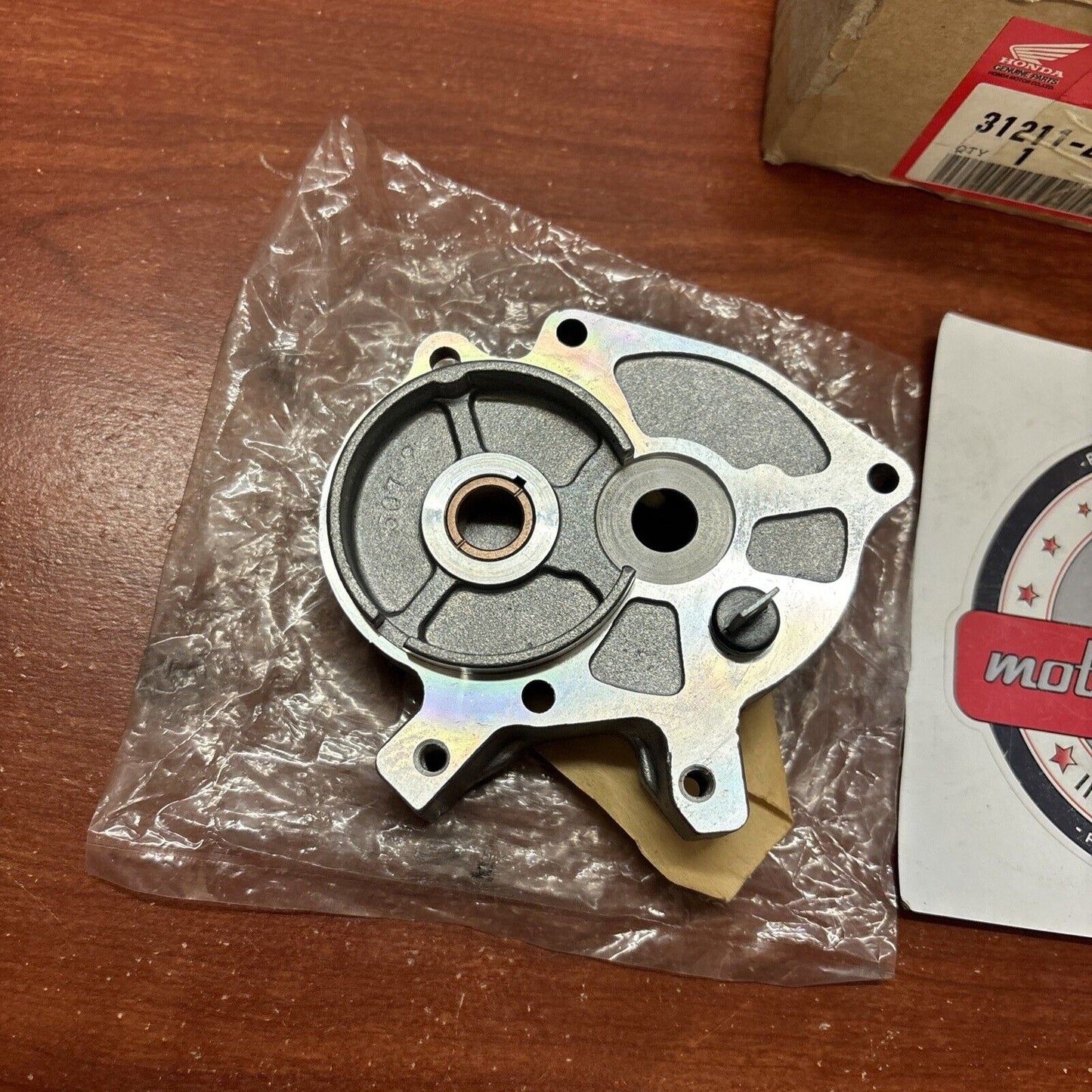 NOS Honda GX240 GX270 CENTER BRACKET 31211-ZE2-003 H149