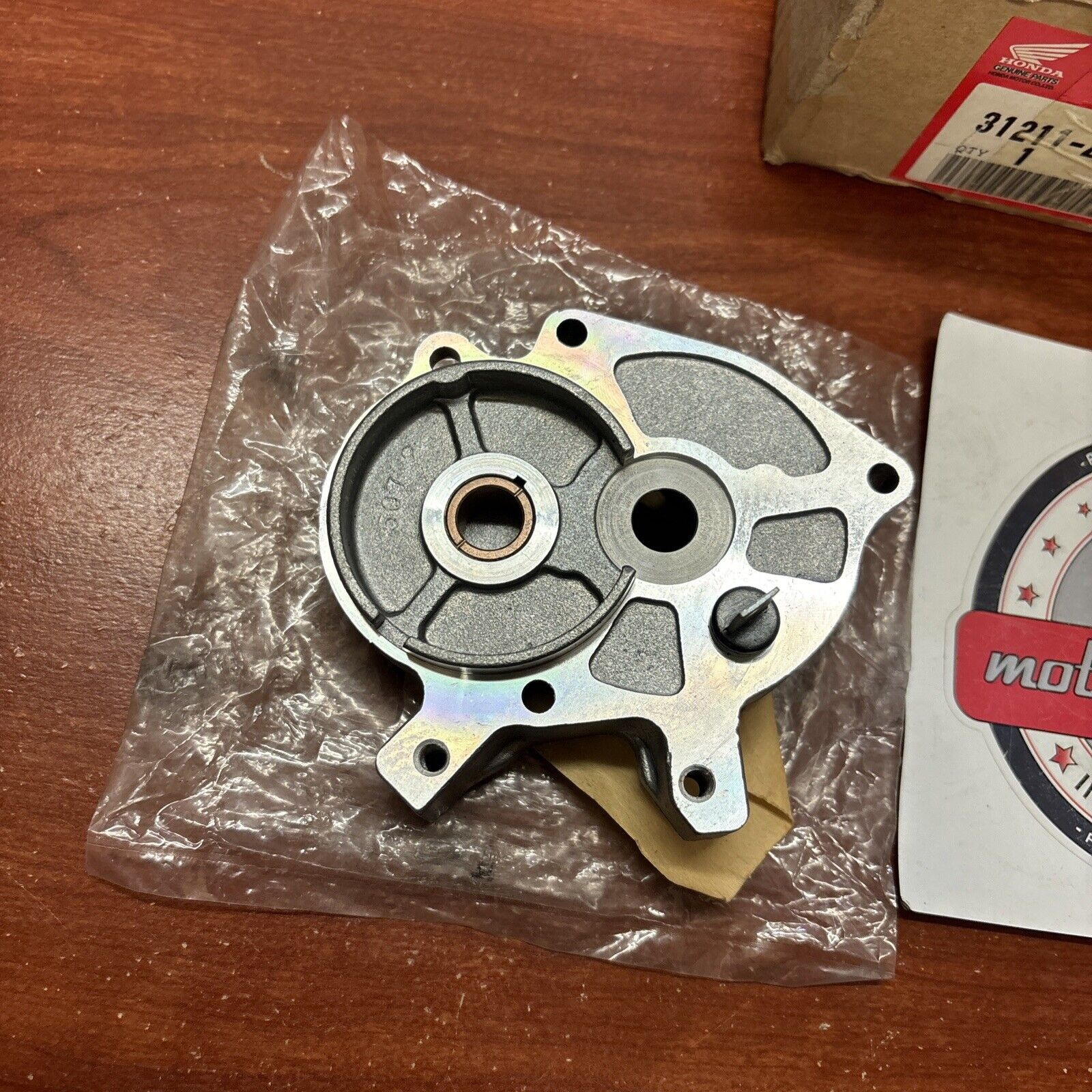 NOS Honda GX240 GX270 CENTER BRACKET 31211-ZE2-003 H149
