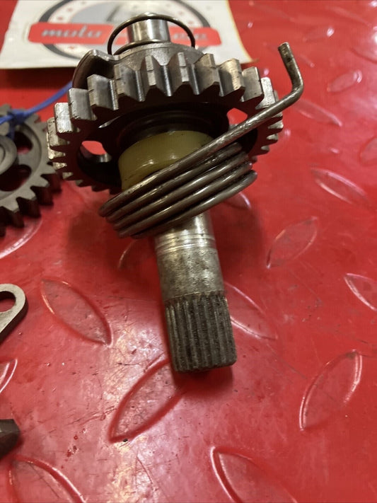 Honda CR125R 1988 kickstarter kick starter spindle shaft gear 28251-KS6-000
