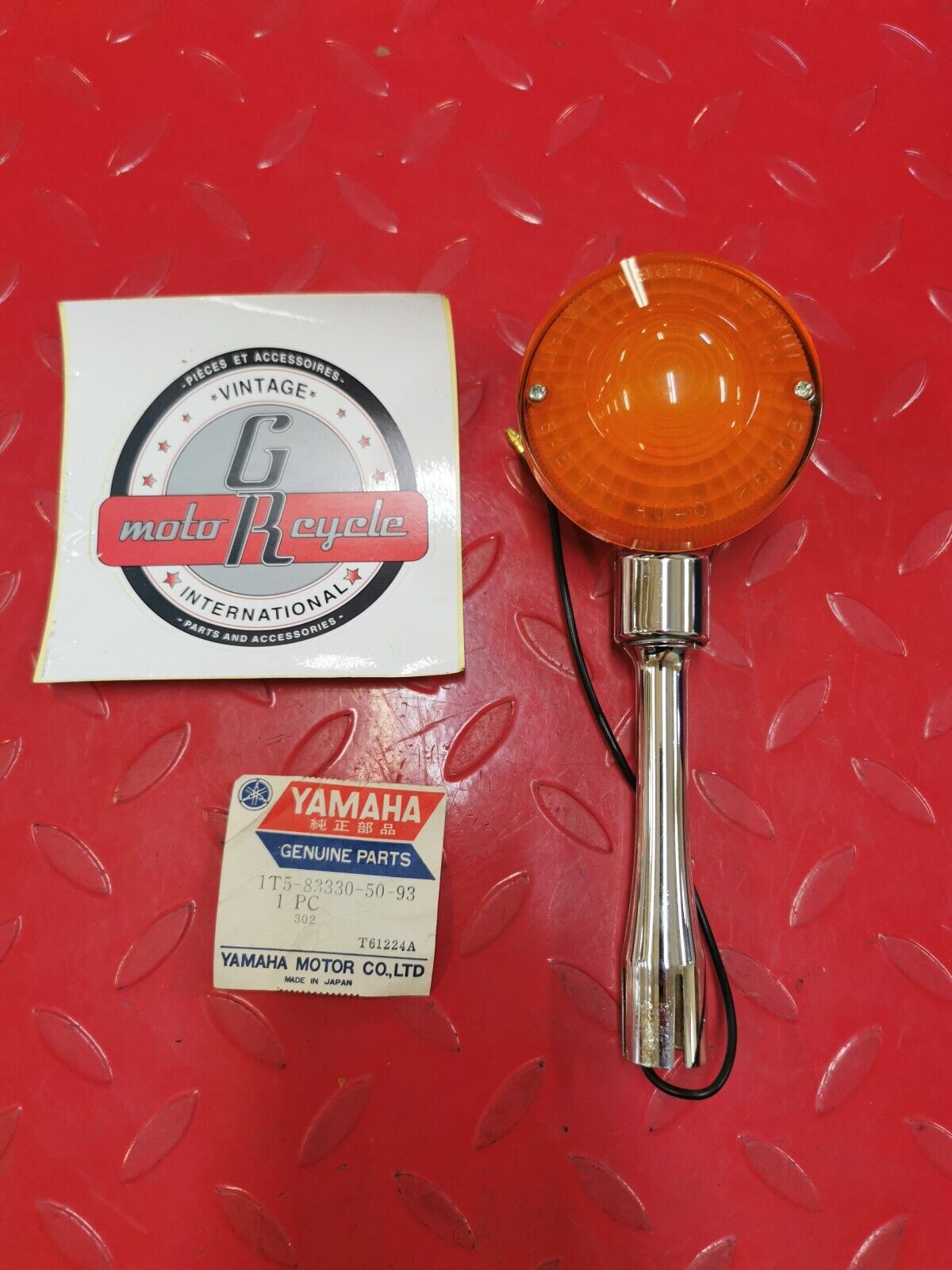 NOS YAMAHA XS750 1979 REAR FLASHER LAMP ASSY 1T5-83330-50-93 Y29