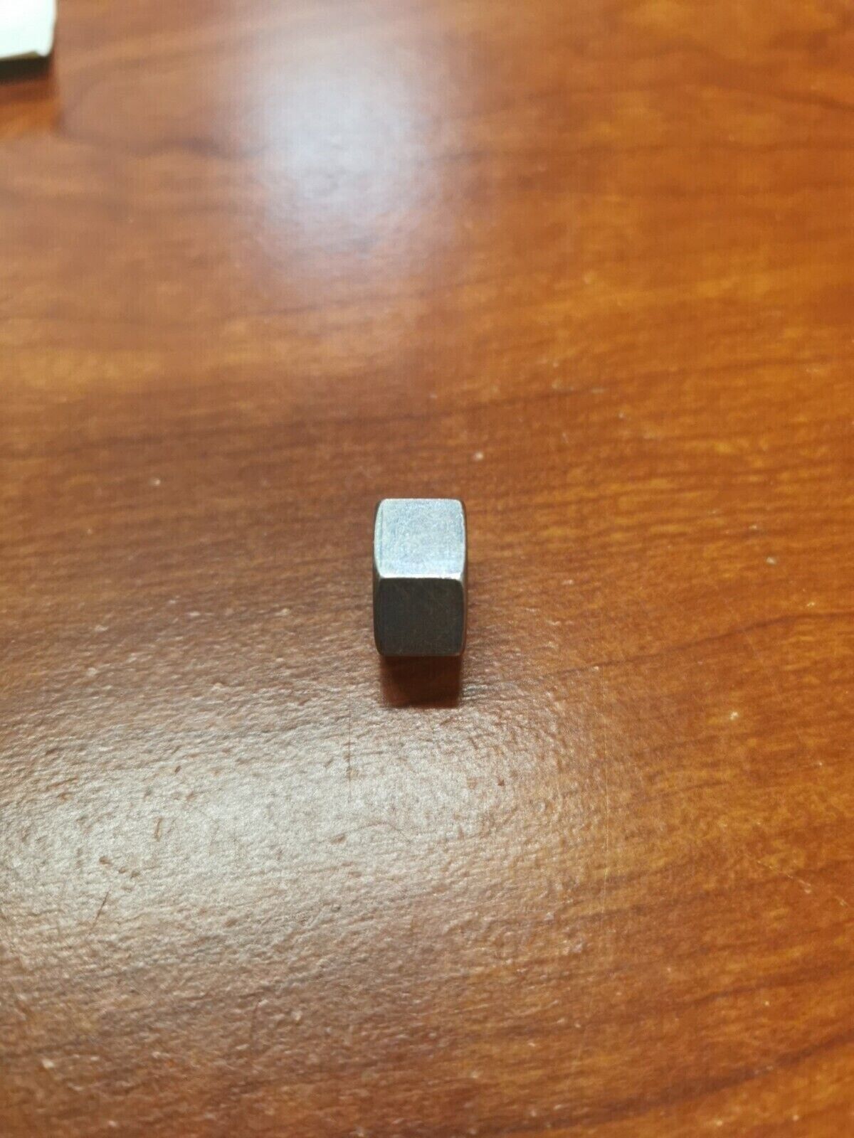 NOS Yamaha YFM400 YFM350 YFM250 YFM450 NUT 1P0-F3833-00-00 Y82