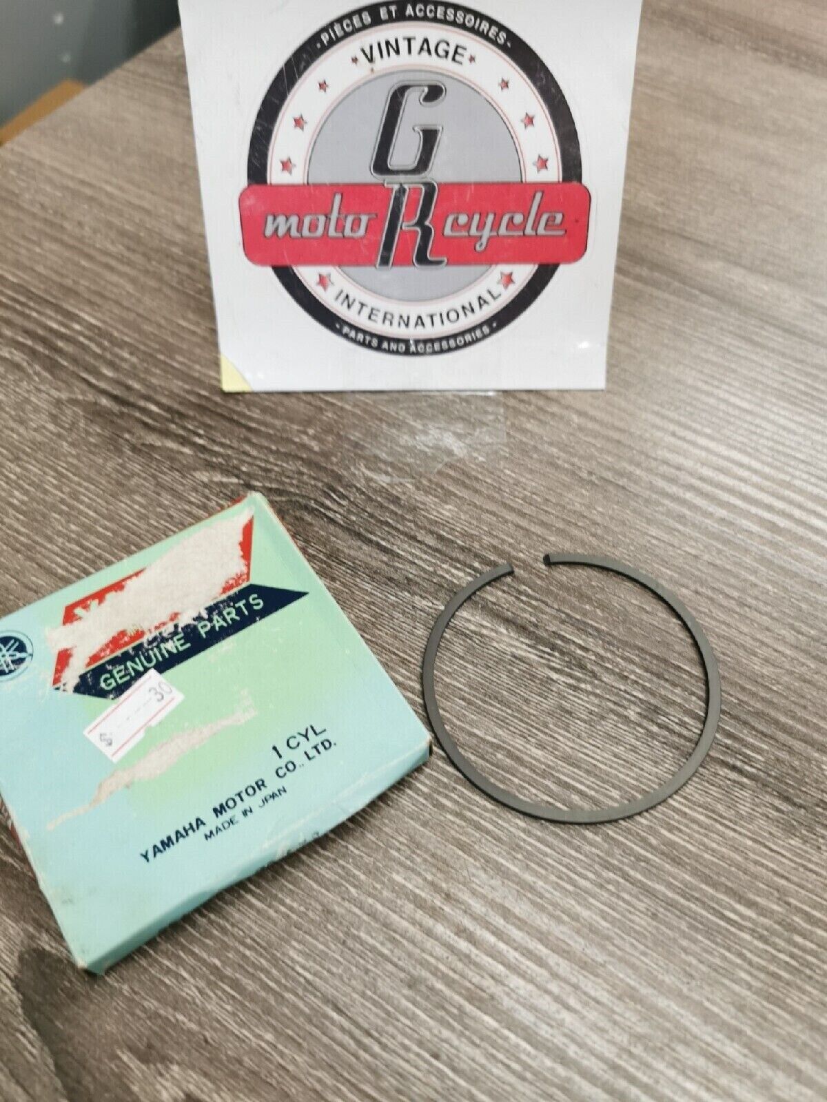 NOS YAMAHA YZ250  1974  1975 RING  PISTON STD 364-11611-70-00 Y53