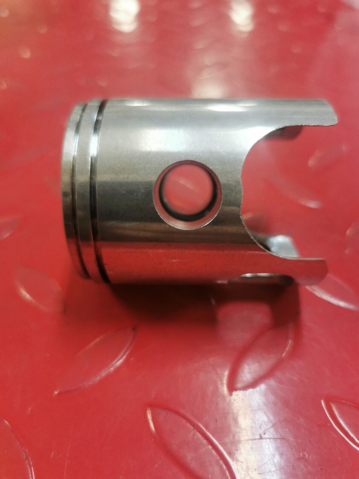 NOS Yamaha RD250 PISTON 2 OVERSIZED 0.50 361-11636-02-00 Y34