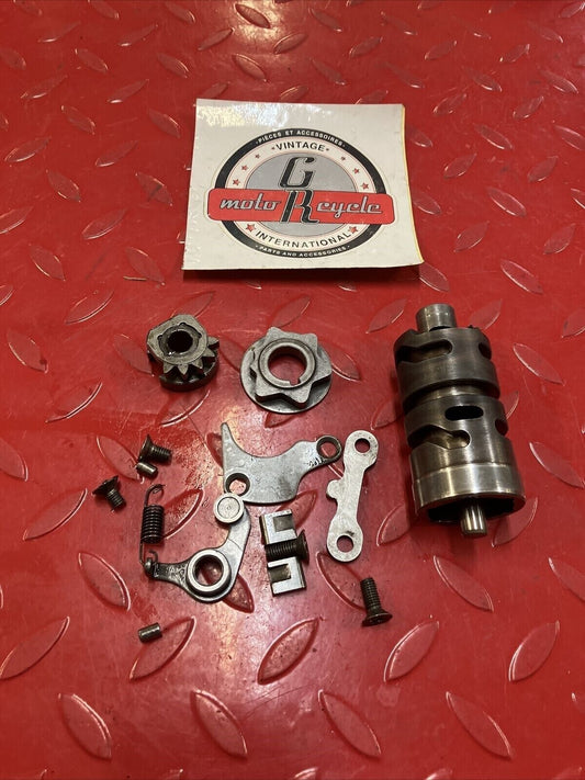 Suzuki RM125 1985 transmission gearshift gear shift drum cam gear stopper arm
