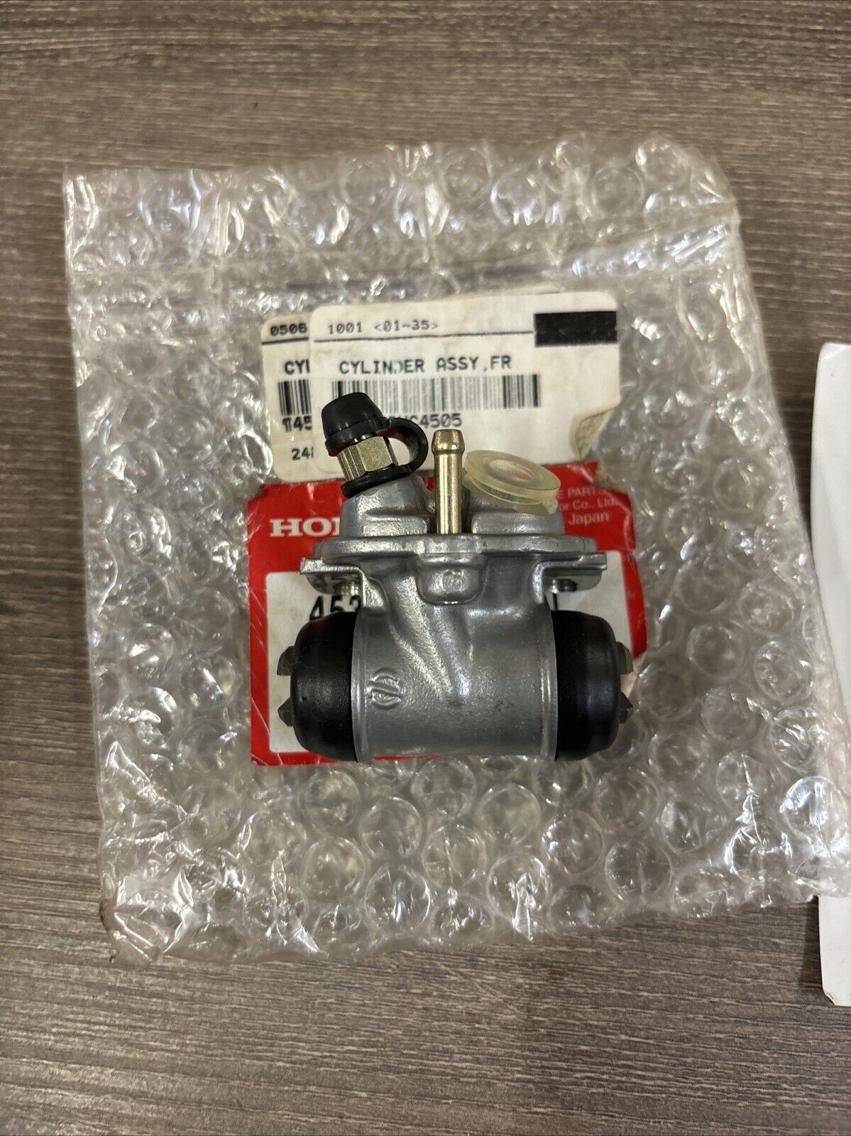 NOS Honda 1993 - 2000 TRX300 RIGHT FRONT WHEEL CYLINDER 45350-HC4-841 H120