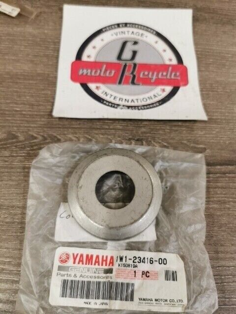 NOS YAMAHA XVZ13TFN XVS11ASC GTS1000AEC BALL RACE COVER 1W1-23416-00-00 Y106