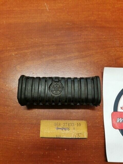 NOS Yamaha REAR FOOT REST COVER 168-27433-10-00 SUB 168-27433-00-00 Y115