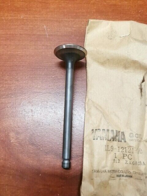 NOS Yamaha XS400 EXHAUST VALVE SUB 1L9-12121-00-00 1L9-12121-01-00 Y135