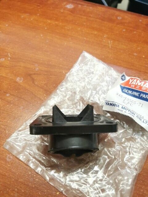 NOS Yamaha RD250 RD350 RD400 CARBURETOR JOINT 345-13565-71-00 Y141