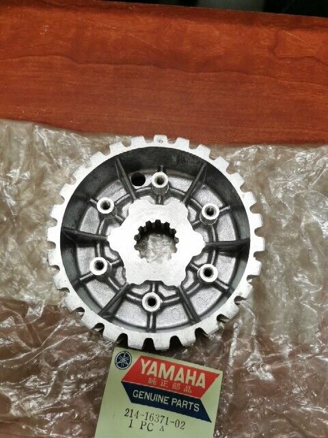 NOS Yamaha CLUTCH BOSS 214-16371-02-00 SUB 214-16371-00-00 214-16371-01-00 Y128