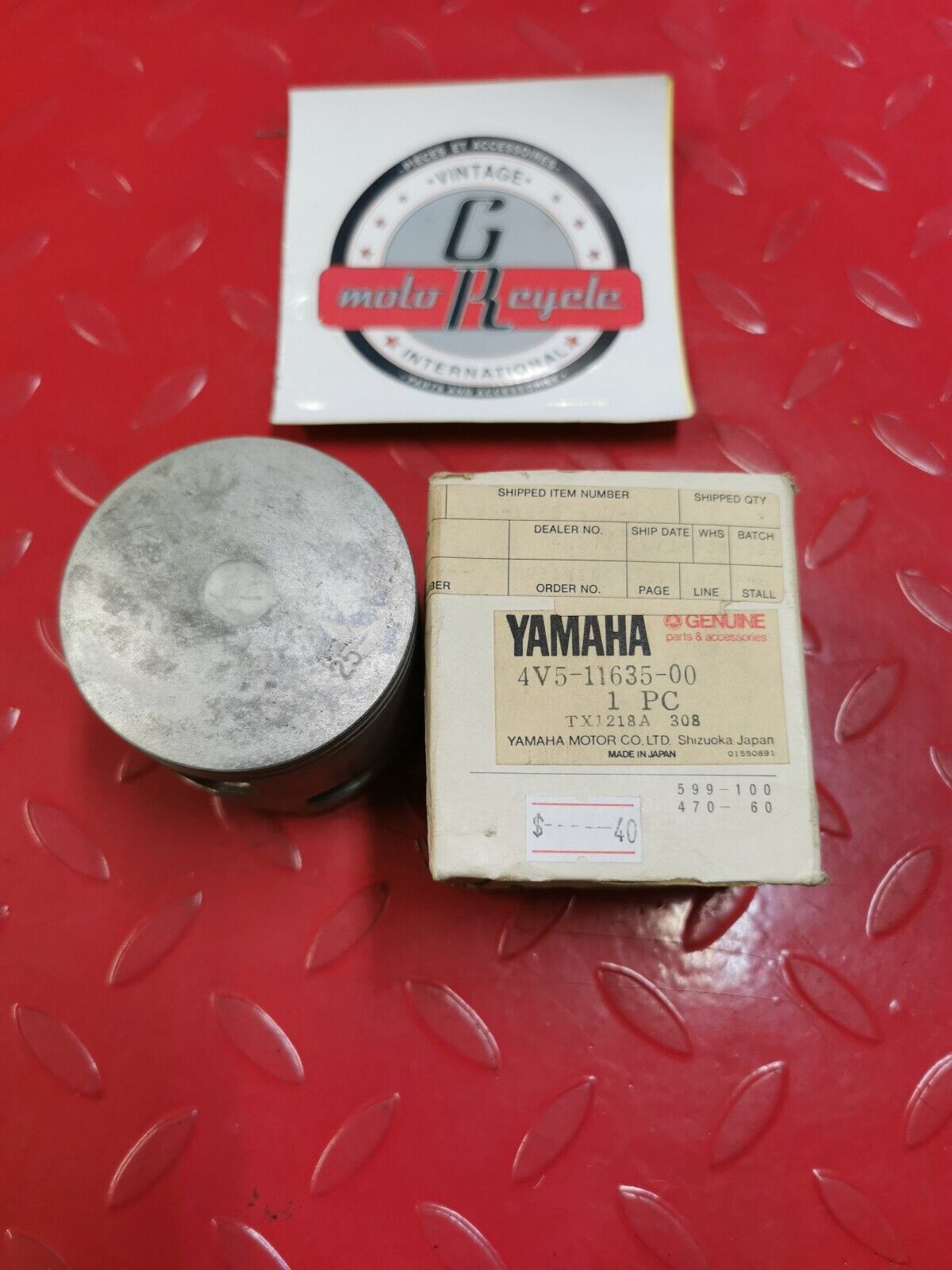 NOS YAMAHA IT250 1981 1982 PISTON 1 O/S 0.25  4V5-11635-00-00 Y32