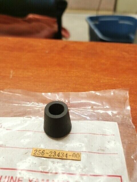 NOS Yamaha XS650 XS750 RUBBER BUSHING 256-23434-00-00 SUB 1T4-23434-00-00 Y167