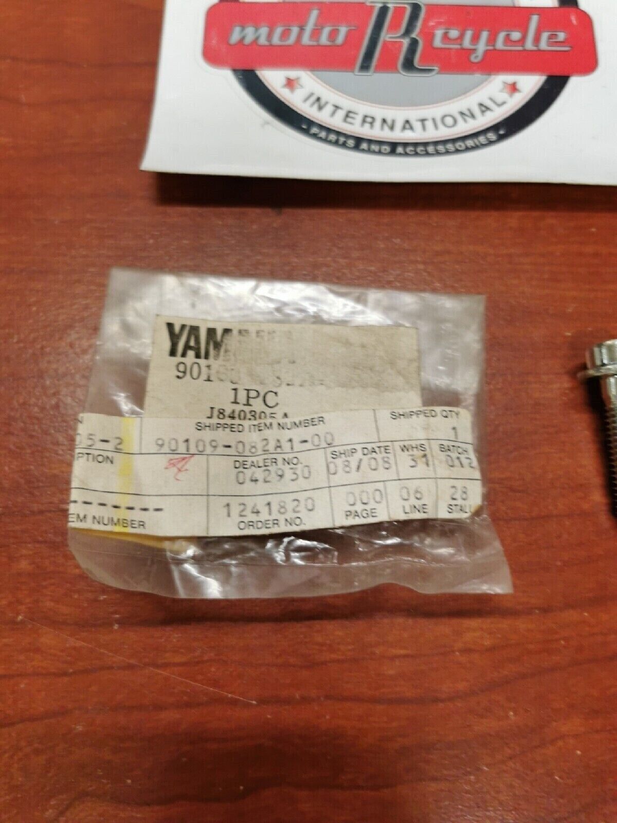 NOS Yamaha FZ6 TDM850 FZR1000 YFM350 YFM400 BOLT 90109-082A1-00 Y72