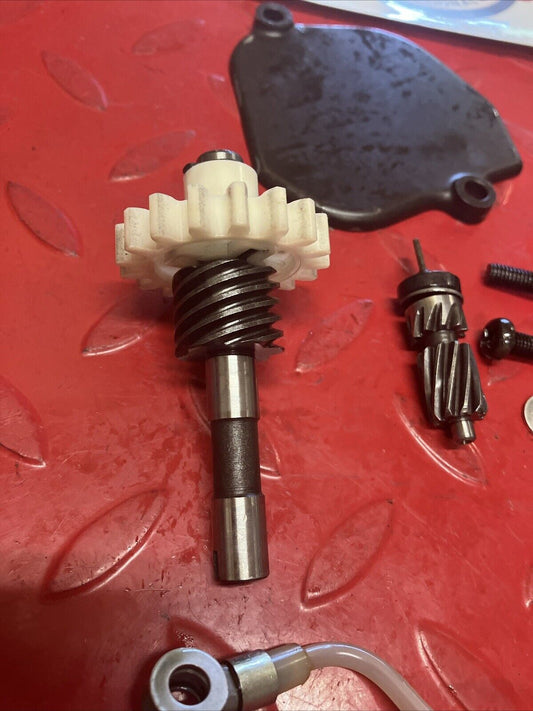 Honda MT125 1975 Complete oil pump assembly hose drive gear shaft 1974 1976