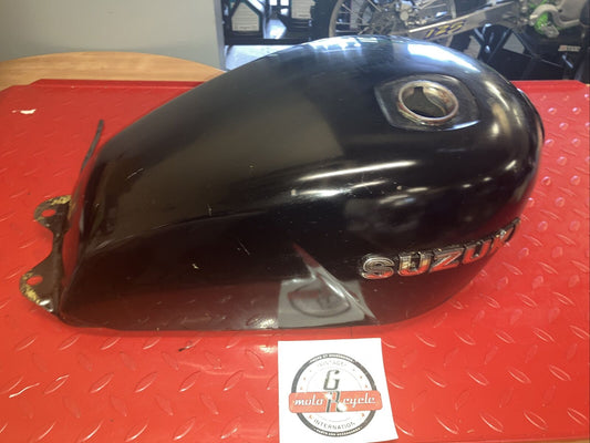 Suzuki GS750T 1982 Fuel tank gas petrol reservoir 2